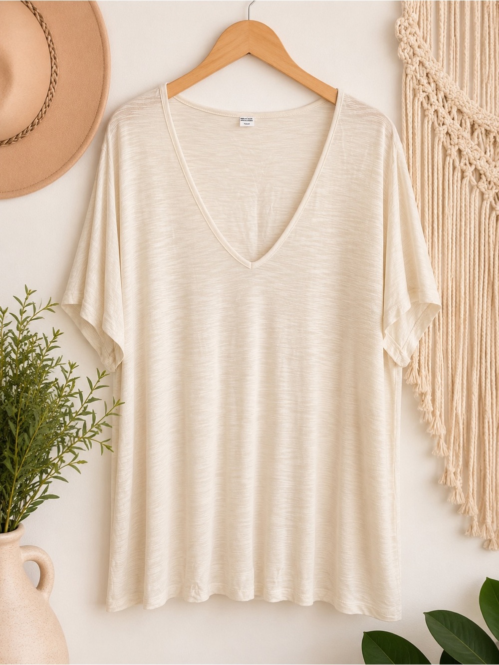 Old Navy Women's Cream V-Neck Short Sleeve Tee
